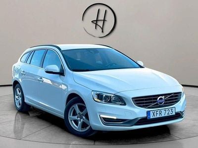 Vit Begagnad 2014 Volvo V60 Momentum Kombi | 139 900 kr (Marknadspris)