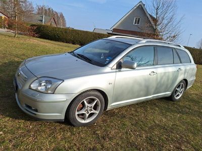 begagnad Toyota Avensis Kombi 2.0 D-4 VVT-i, nybesikt, dragkrok!