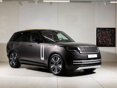 Begagnad Land Rover Range Rover First Edition 530 HK (389 kW) 2023 Mörkgrå SUV