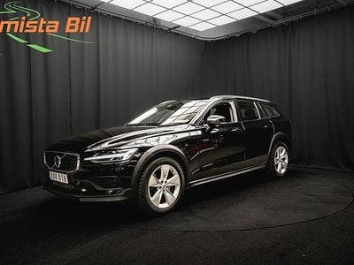 Svart Begagnad 2021 Volvo V60 CC Kombi | 328 700 kr (Marknadspris)
