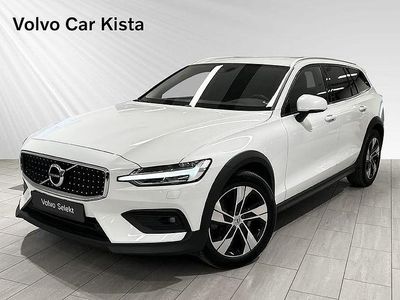Vit Begagnad 2021 Volvo V60 CC Kombi | 334 900 kr (Marknadspris)
