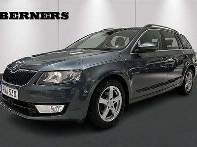 Grå Begagnad 2016 Skoda Octavia Kombi | 149 900 kr (Marknadspris)