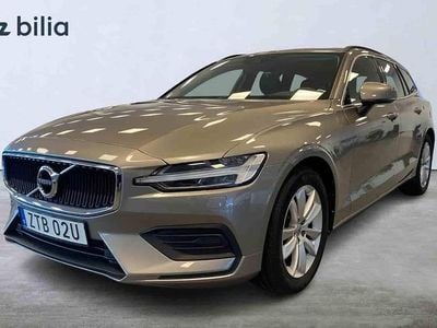 Grå Begagnad 2022 Volvo V60 Kombi | 329 000 kr (Marknadspris)