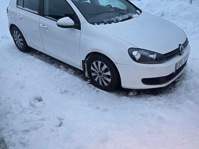 Vit Begagnad 2012 VW Golf VII Halvkombi | 75 000 kr (Marknadspris)