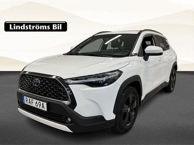 Vit Begagnad 2022 Toyota Corolla Cross Style SUV | 349 900 kr (Marknadspris)