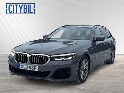 Grå Begagnad 2022 BMW 530e M Sport Kombi | 319 700 kr (Bra pris)