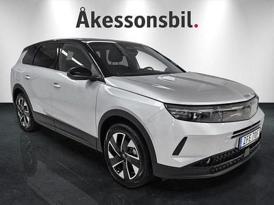 Kristall silver (metallic) Ny 2025 Opel Grandland X Ultimate SUV | 508 780 kr (Marknadspris)