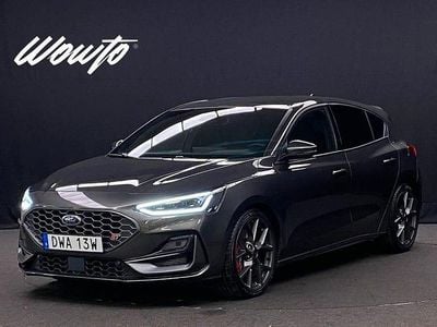 Grå Begagnad 2023 Ford Focus ST Halvkombi | 379 800 kr