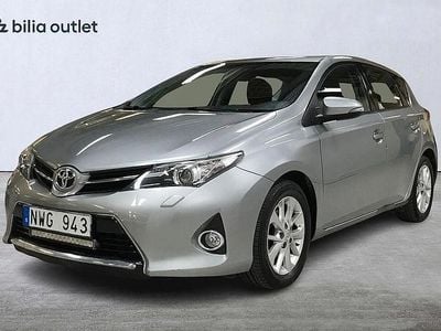 Ljusgrå Begagnad 2013 Toyota Auris Active Halvkombi | 89 900 kr (Marknadspris)