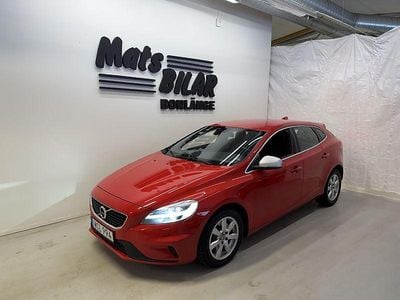 Begagnad Volvo V40 R-Design 190 HK (139 kW) 2017 Röd Halvkombi