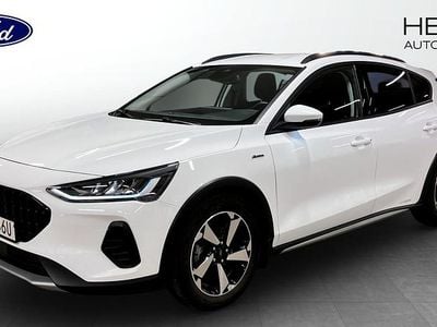 Vit Begagnad 2022 Ford Focus Active Halvkombi | 214 900 kr (Marknadspris)