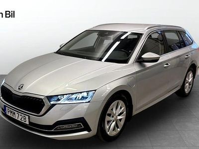 Brilliant silver metallic Begagnad 2024 Skoda Octavia Style Kombi | 314 900 kr (Marknadspris)