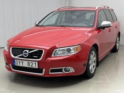Begagnad Volvo V70 R-Design 180 HK (132 kW) 2012 Röd Kombi