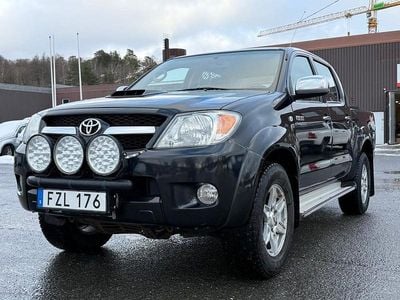 Svart Begagnad 2007 Toyota HiLux Pickup | 99 900 kr (Bra pris)