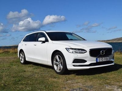 Vit Begagnad 2018 Volvo V90 Momentum Kombi | 126 000 kr