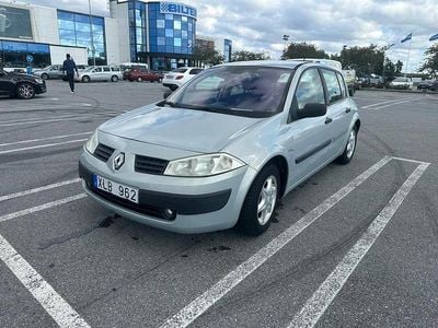 Begagnad Renault Mégane II 113 HK (83 kW) 2003 Silver Halvkombi