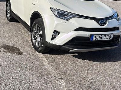 Begagnad 2017 Toyota RAV4 Hybrid SUV | 219 950 kr (Bra pris)