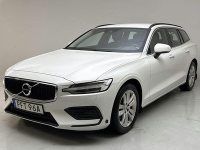 Vit Begagnad 2022 Volvo V60 Momentum Kombi | 269 000 kr (Bra pris)