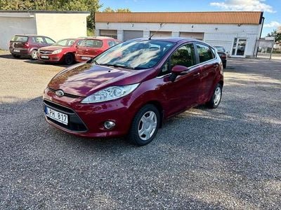 Röd Begagnad 2011 Ford Fiesta Titanium Halvkombi | 49 900 kr (Marknadspris)