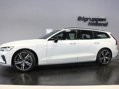 Begagnad Volvo V60 R-Design 340 HK (250 kW) 2021 Ice white Kombi