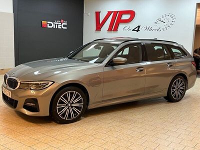 begagnad BMW 330e xDrive Touring Steptronic Panorama GPS Drag M-Sport