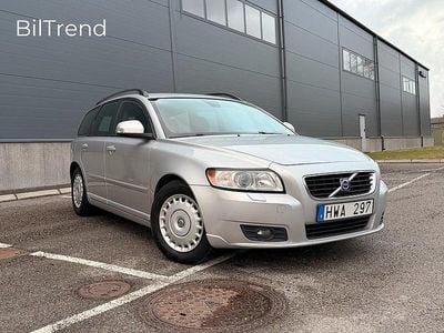 Ljusgrå Begagnad 2009 Volvo V50 Momentum Kombi | 34 900 kr (Marknadspris)