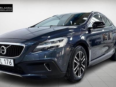 Begagnad Volvo V40 Momentum 152 HK (111 kW) 2016 Mörkblå Halvkombi