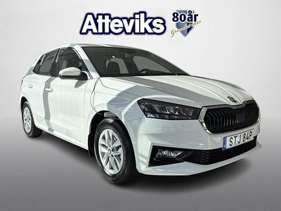Vit Ny 2025 Skoda Fabia Selection Halvkombi | 262 400 kr (Marknadspris)