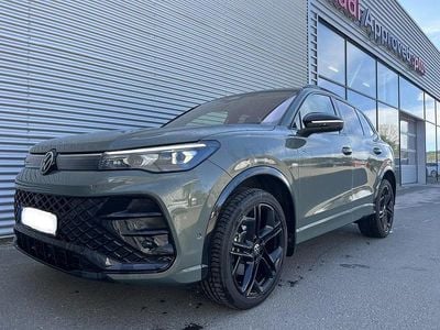 Cipressinogreen metallic Begagnad 2025 VW Tiguan R-line SUV | 549 000 kr