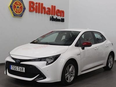 Vit Begagnad 2020 Toyota Corolla Hybrid Active Halvkombi | 244 900 kr (Lite dyr)
