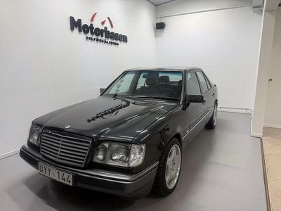 Begagnad Mercedes E400 279 HK (205 kW) 1993 Svart Sedan