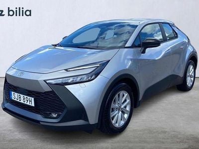 Silver Begagnad 2024 Toyota C-HR Active SUV | 299 900 kr (Bra pris)