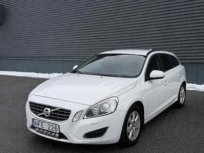 Vit Begagnad 2012 Volvo V60 Momentum Kombi | 99 000 kr (Bra pris)