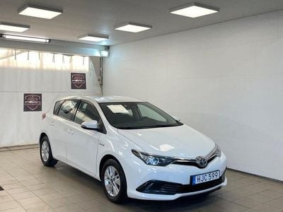 Vit Begagnad 2016 Toyota Auris Hybrid Life | 139 900 kr (Dyr)