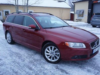 Röd Begagnad 2010 Volvo V70 Momentum Kombi | 114 900 kr (Lite dyr)