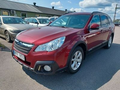 Begagnad Subaru Outback 173 HK (127 kW) 2013 Ljusröd SUV