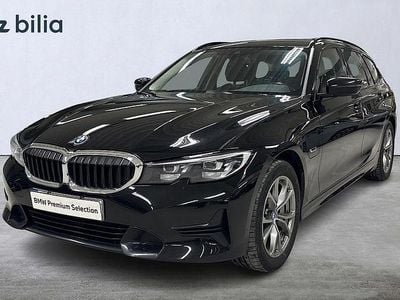 Svart Begagnad 2022 BMW 330e Sport Line Kombi | 269 900 kr (Superpris)