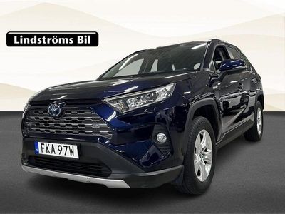 Mörkblå Begagnad 2019 Toyota RAV4 Hybrid Active SUV | 309 000 kr (Marknadspris)