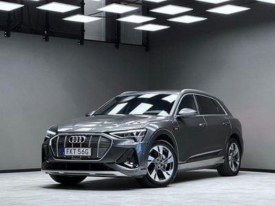 Grå Begagnad 2021 Audi e-tron S-Line SUV | 429 900 kr (Marknadspris)
