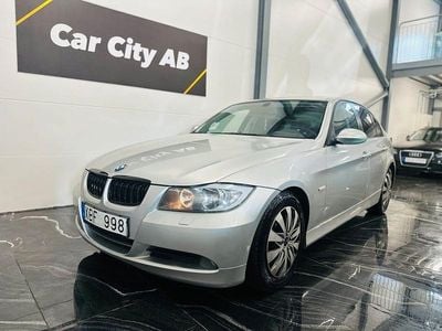 Ljusgrå (grå) Begagnad 2005 BMW 320 Advantage Sedan | 54 900 kr (Lite dyr)