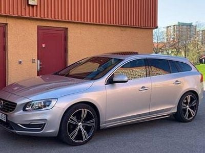 Silver grey Begagnad 2016 Volvo V60 Kombi | 140 000 kr (Lite dyr)