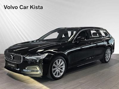 Svart Begagnad 2021 Volvo V90 Momentum Kombi | 324 900 kr (Marknadspris)