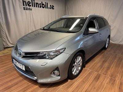 Begagnad Toyota Auris Hybrid 99 HK (72 kW) 2014 Lgrå Kombi