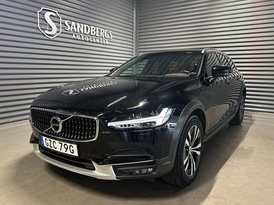 Svart Begagnad 2019 Volvo V90 CC Momentum Kombi | 279 500 kr (Marknadspris)