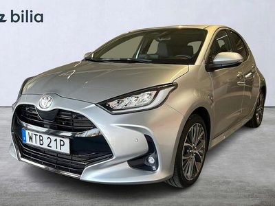 Silver Begagnad 2024 Toyota Yaris Hybrid Style Halvkombi | 274 900 kr