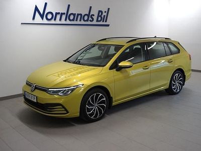 Gul (lime yellow metallic) Begagnad 2021 VW Golf VIII Life Kombi | 249 900 kr (Marknadspris)