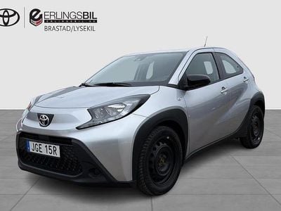 Silver Begagnad 2022 Toyota Aygo X Play SUV | 159 000 kr (Marknadspris)