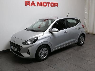 Begagnad Hyundai i10 Essential 67 HK (49 kW) 2022 Grå Halvkombi