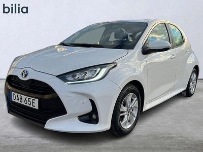 begagnad Toyota Yaris Hybrid 1,5 Active Säkerhetspaket Approved Used 31-10 2022, Halvkombi