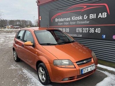 Begagnad Chevrolet Kalos 94 HK (69 kW) 2006 Gul Halvkombi